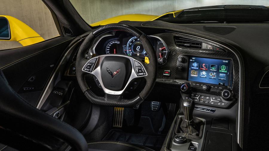Торпедо Chevrolet Corvette ZR1 (C7) 2018 года  (фото 67 из 67)